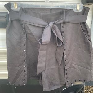 Black pears short with belt